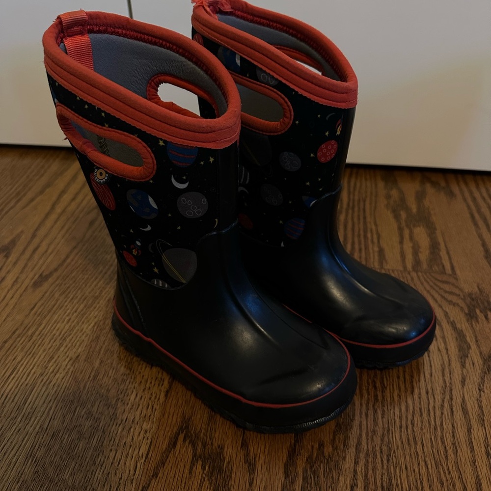 Kids Space-Themed Black and Red Snow Boots